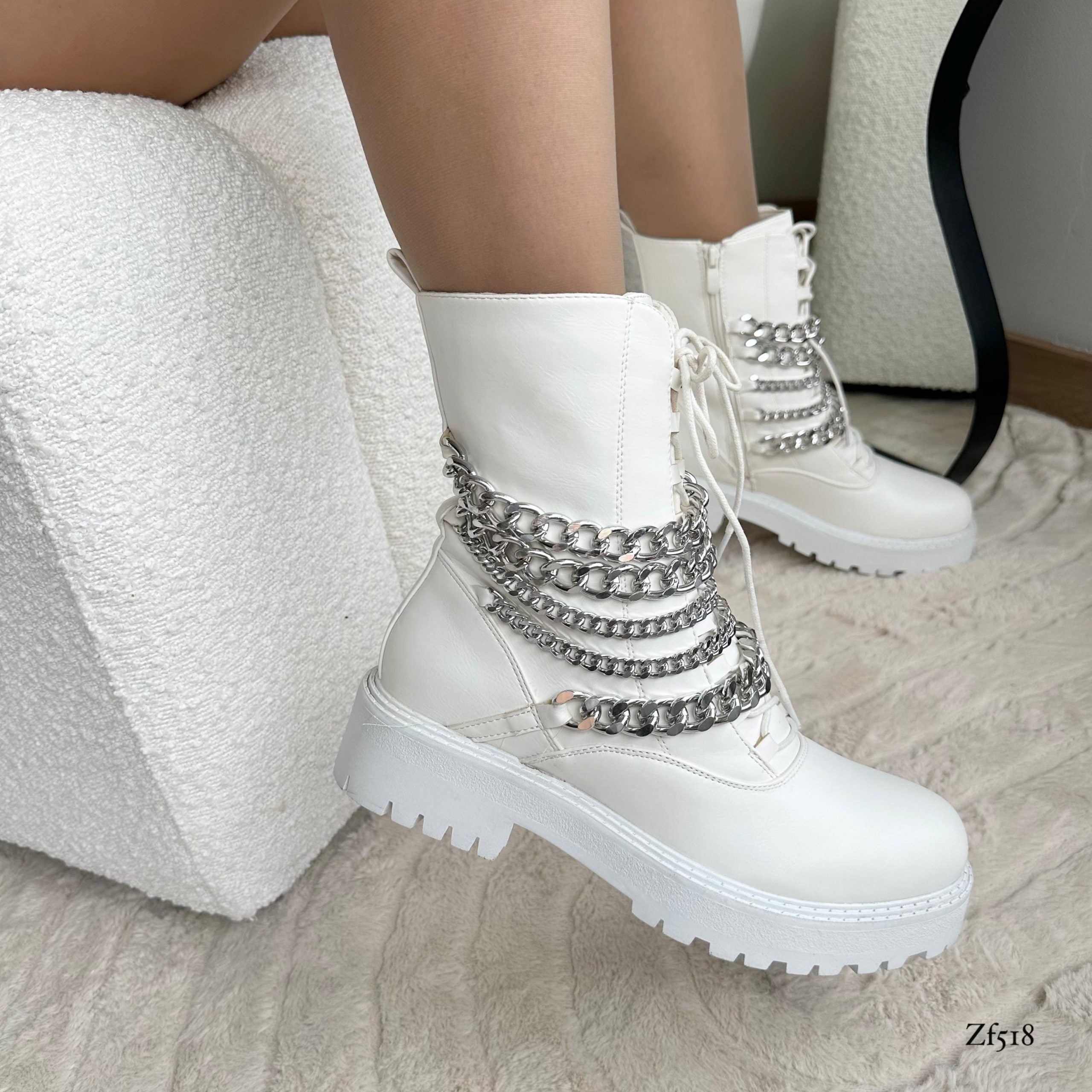 Bota blanca aplique cadenas suela 3cm U9AX18958-1 C20